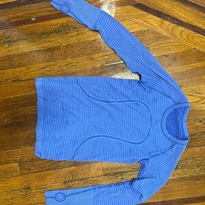 Lululemon long sleeve shirt. Size Small. Blue